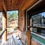 Dancing Bear, 2 Bedrooms, Front Porch, Midtown, Sleeps 6