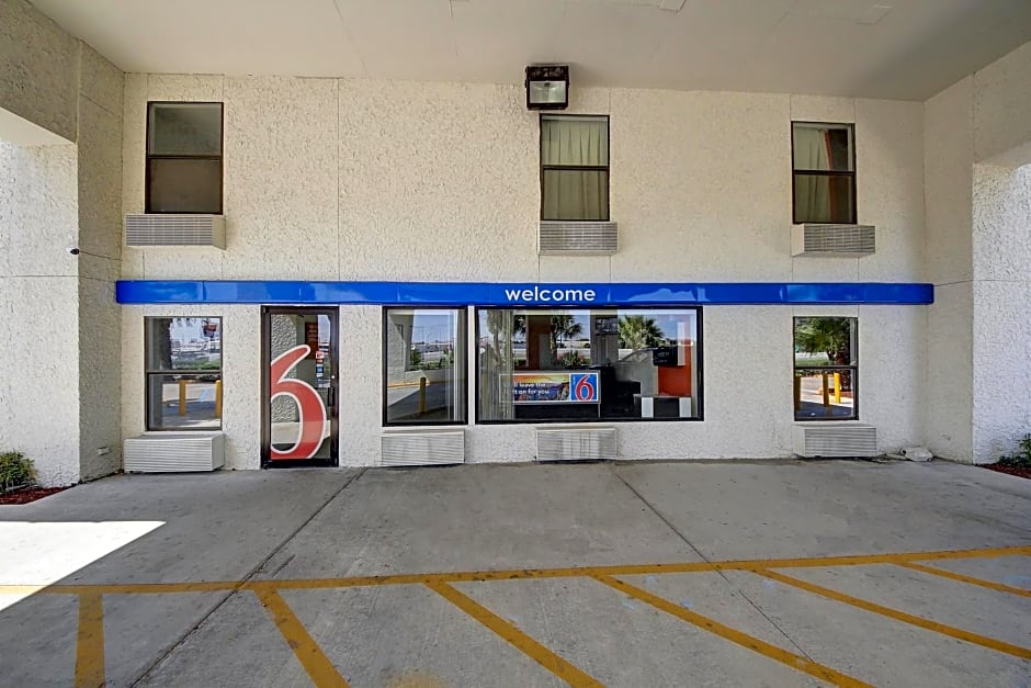 Motel 6-Laredo, TX - North I-35