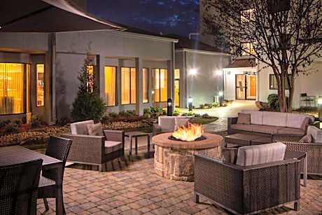 Courtyard by Marriott Nashville Airport