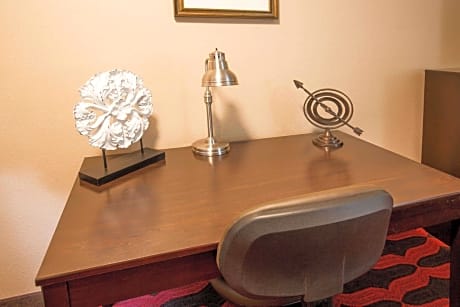 Queen Room - Disability Access/Non-Smoking