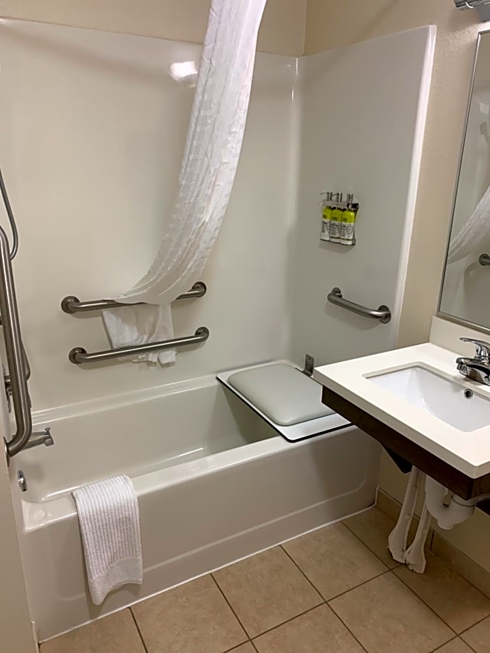Candlewood Suites Fargo-North Dakota State University