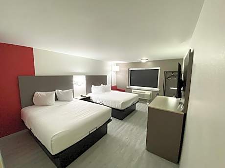 Interior Entrance Queen Room with Two Queen Beds - Non-Smoking