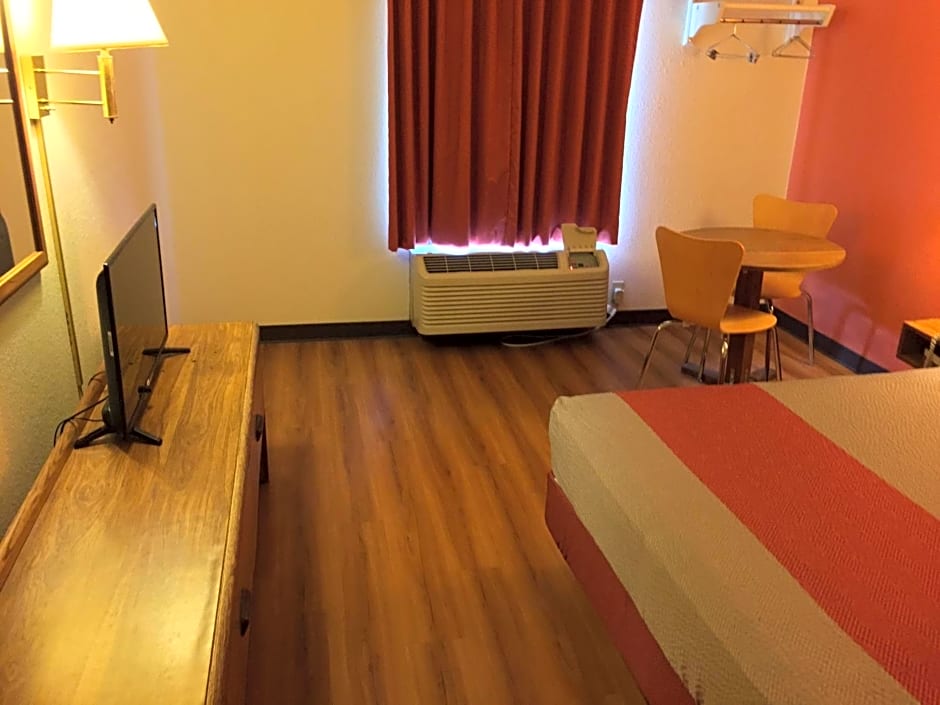 Motel 6-Arkadelphia, AR