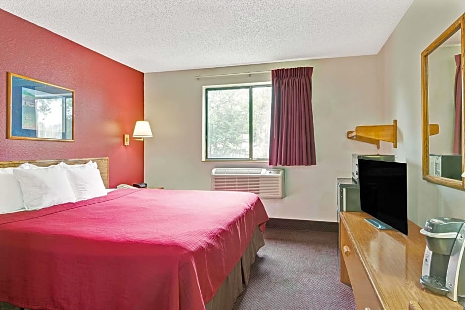 Super 8 by Wyndham Brattleboro
