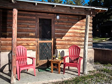 Apache Village 3, Queen Bed, Midtown, Sleeps 2