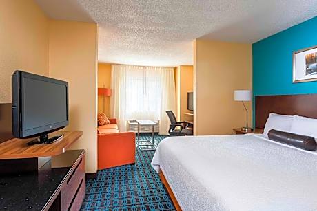 King Room with Adapted Tub - Mobility and Hearing Accessible
