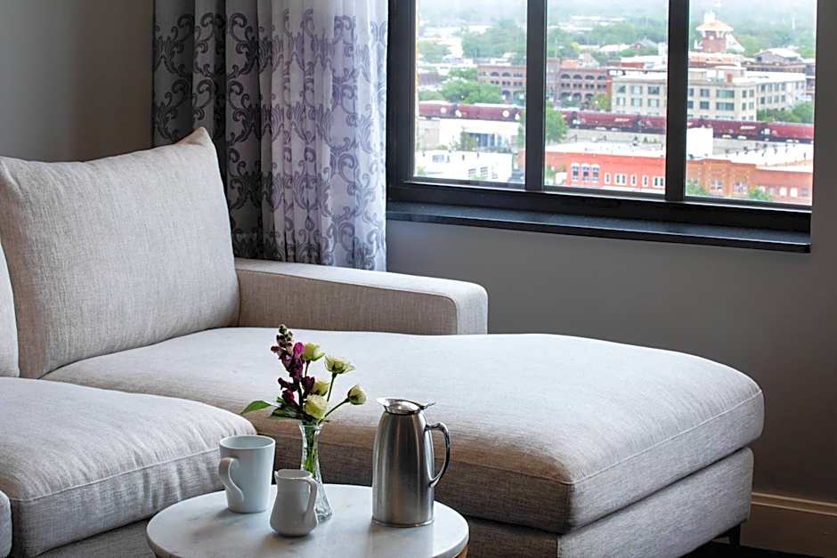 Ambassador Hotel Wichita, Autograph Collection by Marriott