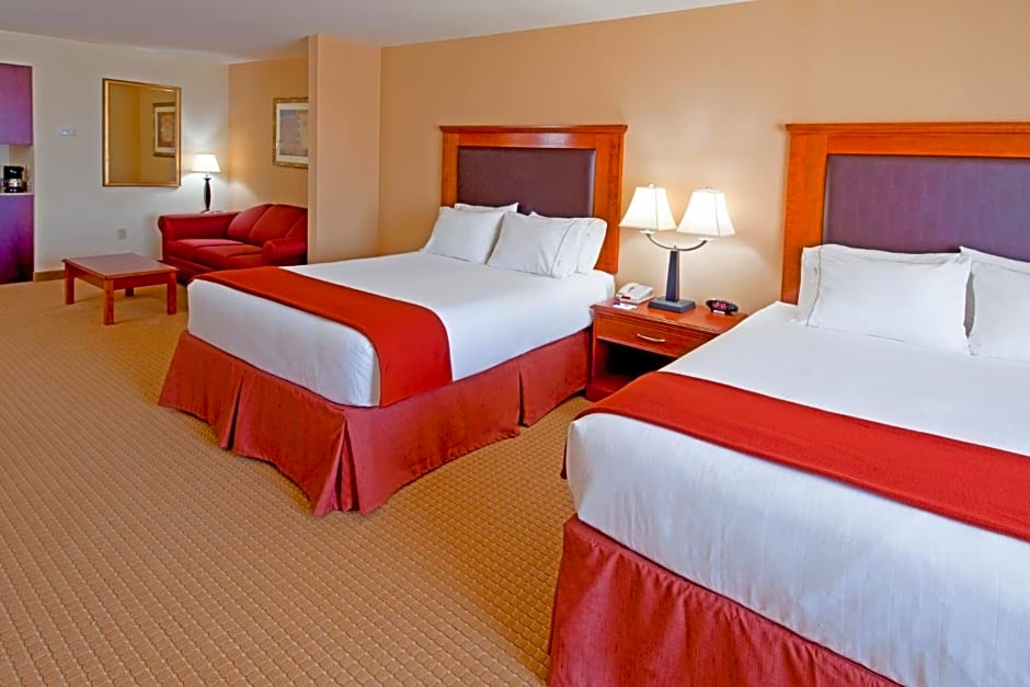 Holiday Inn Express Hotel & Suites Latham