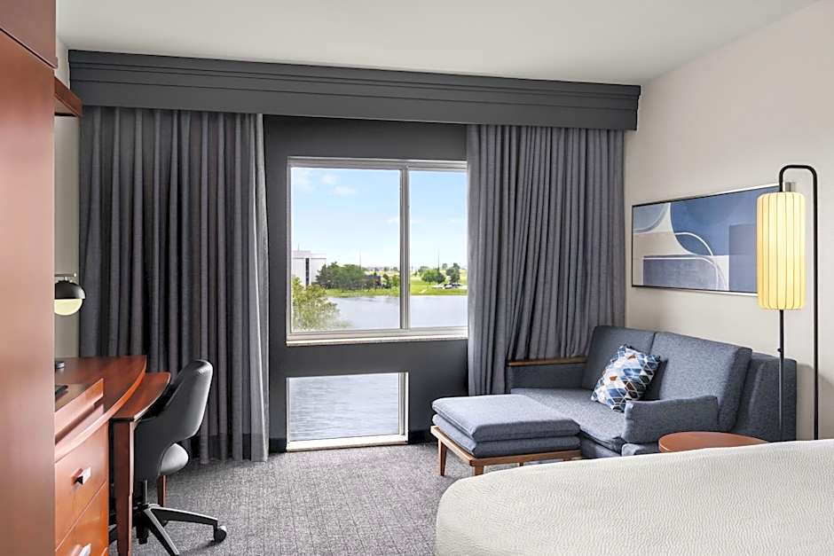 Courtyard by Marriott Evansville East