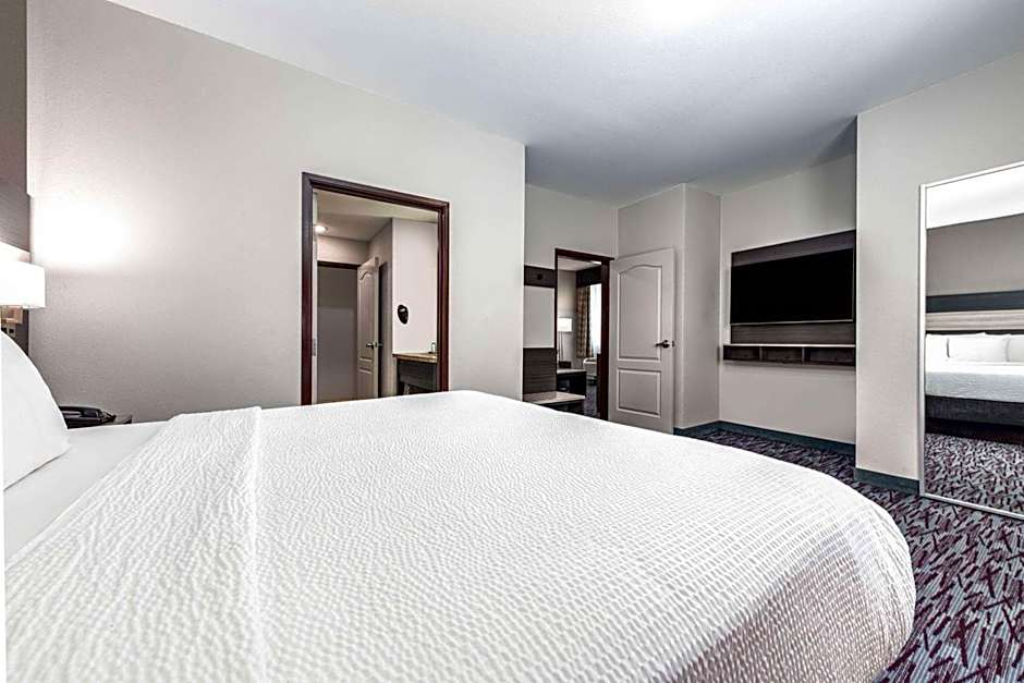 La Quinta Inn & Suites by Wyndham Allen At The Village