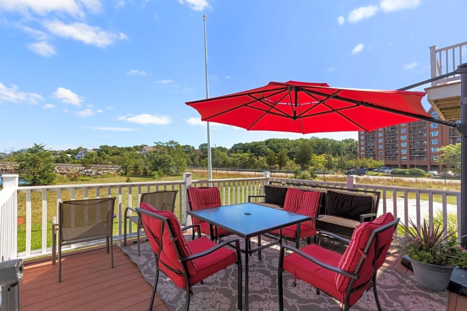 The Beacon Luxury Waterfront Inn