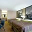 Super 8 by Wyndham Oklahoma/Frontier City