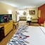 Red Roof Inn Charleston West - Hurricane, WV