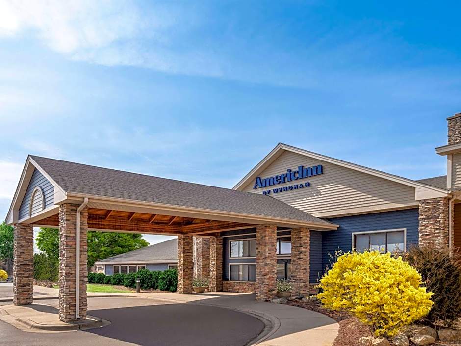 AmericInn by Wyndham Shakopee Near Canterbury Park