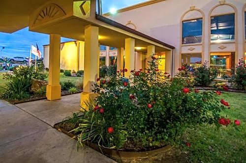 Howard Johnson by Wyndham Conway