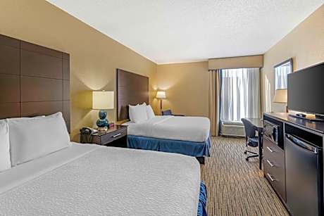 2 Queen Beds Non-Smoking Microwave And Refrigerator Wi-Fi Full Breakfast