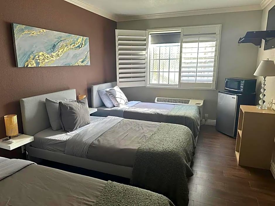 Cabana Inn & Suites