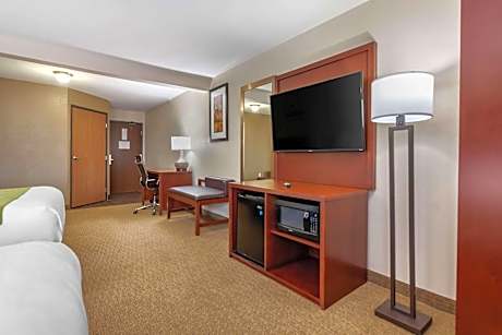 Queen Suite with Two Queen Beds - Accessible/Non-Smoking