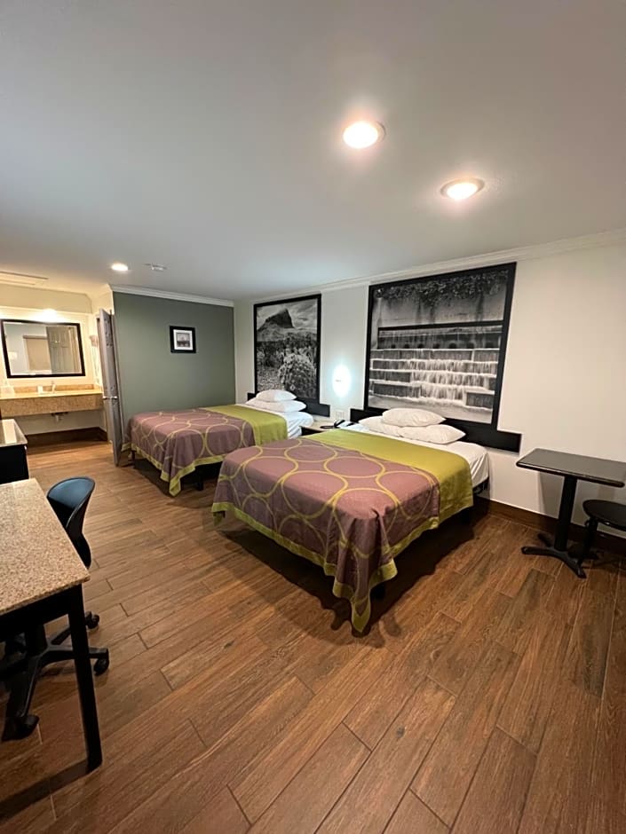 Super 8 by Wyndham McAllen/Downtown