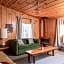Oak Knoll Lodge