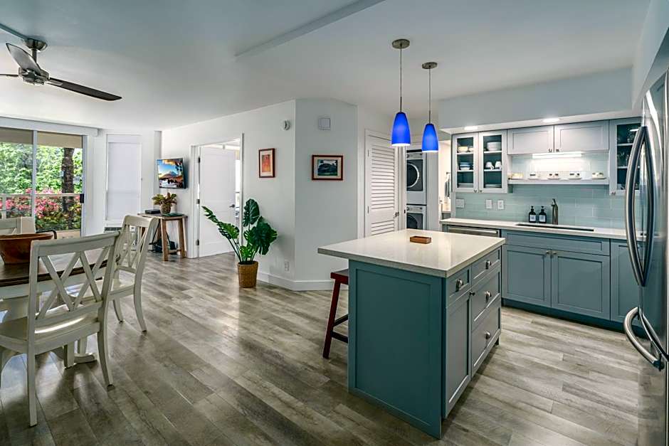 Renovated Condo - 3 Min Walk to Toes in the Sand!
