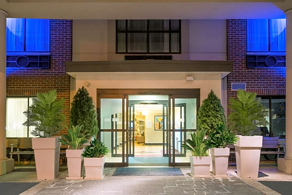 Holiday Inn Express Hotel & Suites Easton