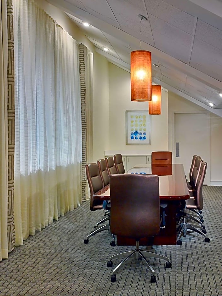 Sonesta Simply Suites Memphis East Poplar Pike