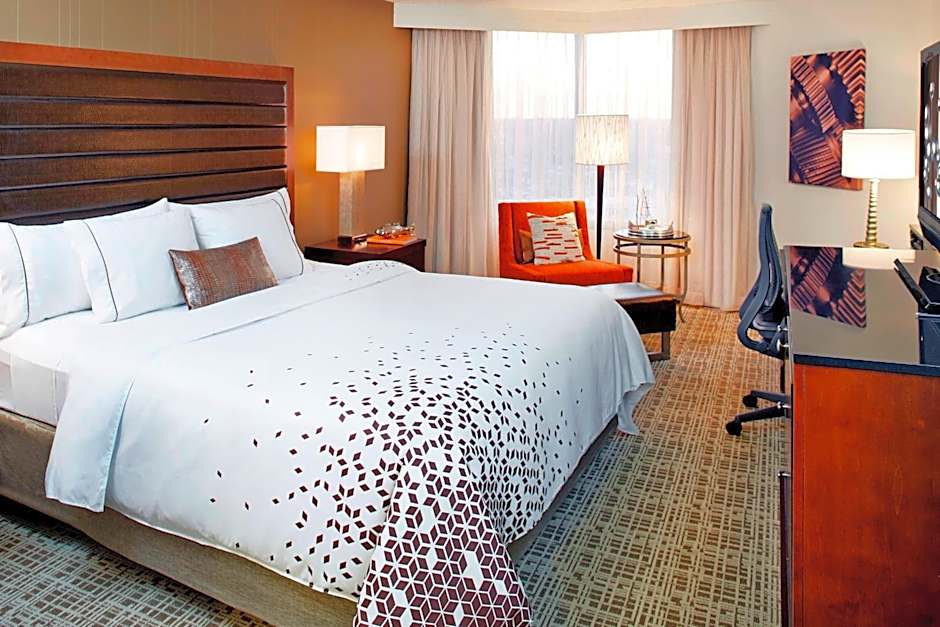 Renaissance by Marriott St. Louis Airport Hotel