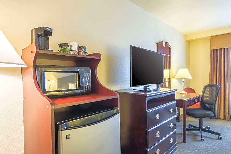 Quality Inn & Suites Alma - Fort Smith Northeast