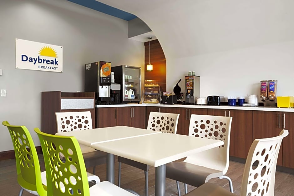 Days Inn & Suites by Wyndham Houston North-Spring