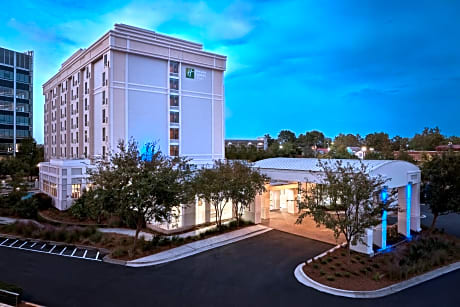 Holiday Inn Express & Suites Charleston Dwtn - WestEdge