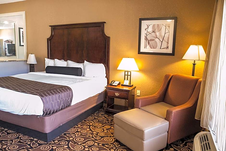 Mockingbird Inn & Suites
