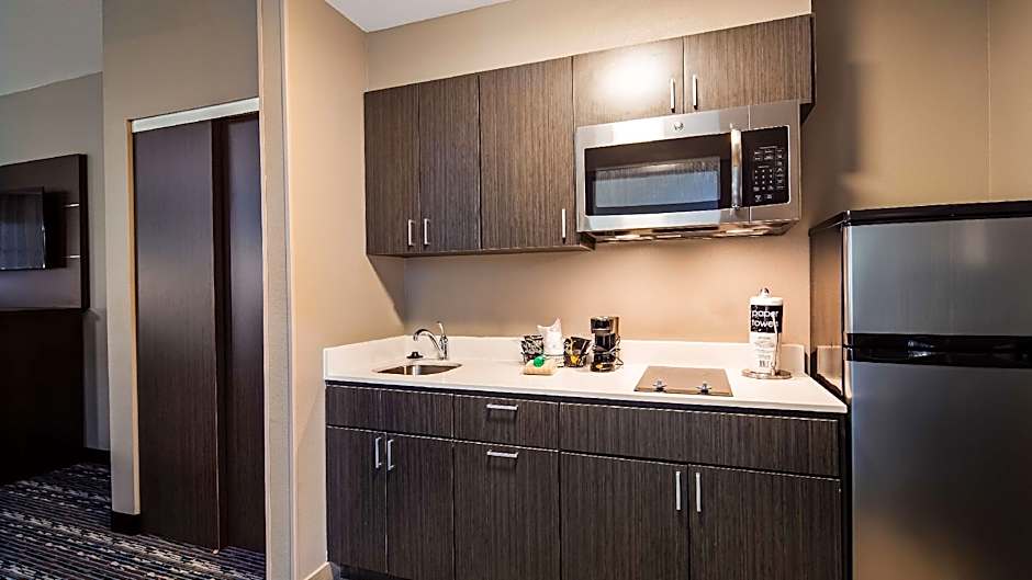 Best Western Plus Pasadena Inn & Suites