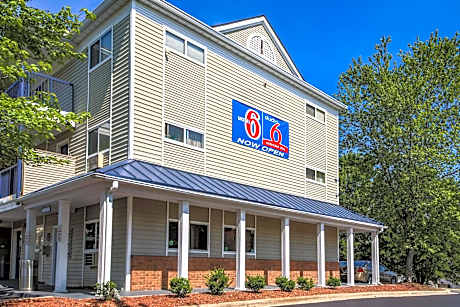 Motel 6-Greensboro, NC - I-40