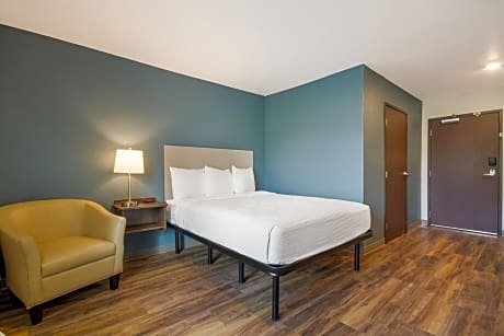 Queen Suite with Roll-In Shower - Disability Access/Non Smoking