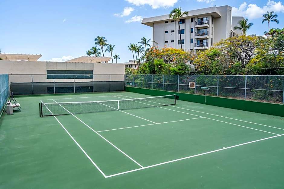Renovated Condo - 3 Min Walk to Toes in the Sand!