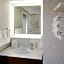 Hampton Inn By Hilton And Suites Atlanta Airport