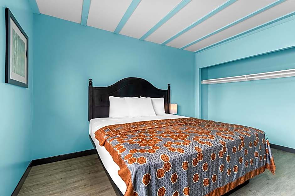 Rodeway Inn & Suites North Hollywood Burbank Airport - Universal Area