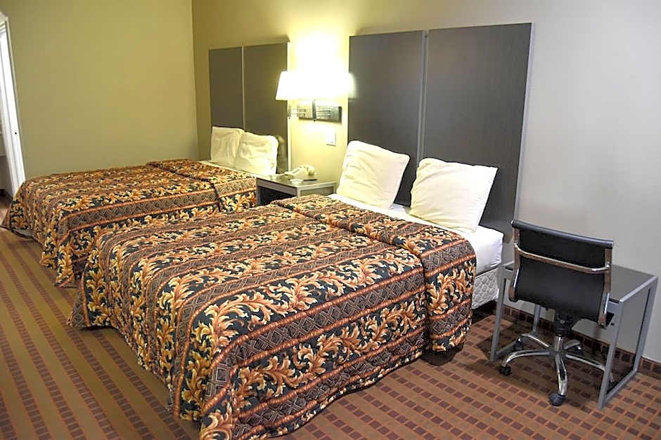 Camelot Inn &amp; Suites Highway 290/NW Freeway