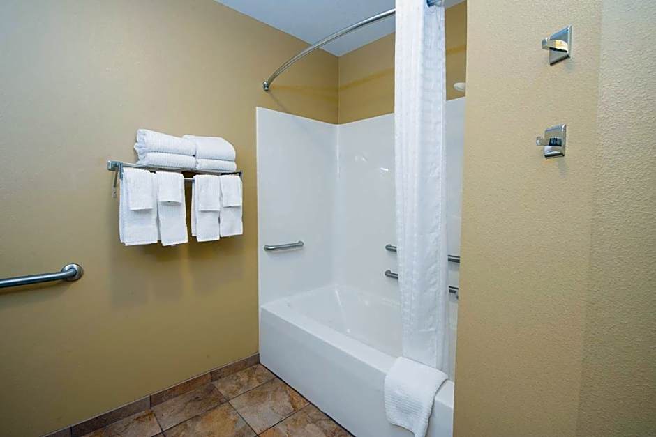Candlewood Suites Minot
