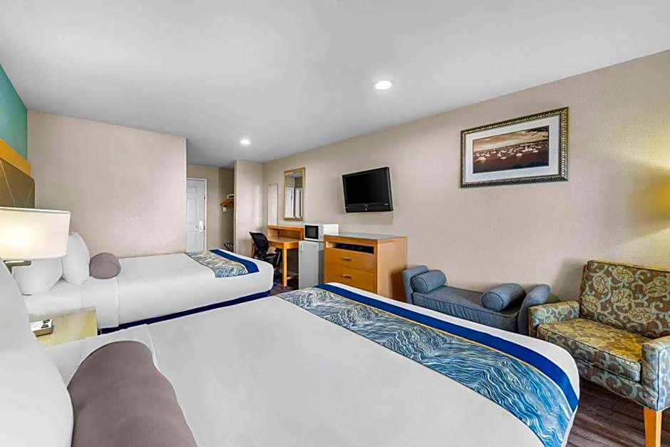 Howard Johnson by Wyndham Santa Cruz Beach Boardwalk