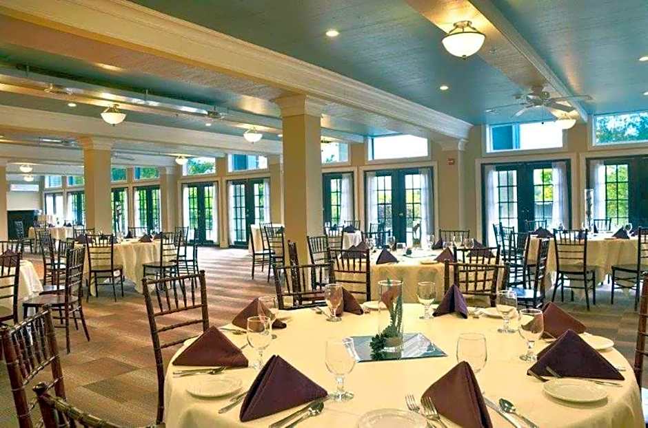 Niagara Crossing Hotel & SPA