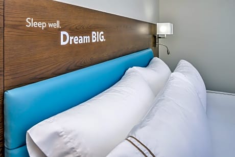 2 Queen Bed Standard Mobility Accessible Roll in Shower