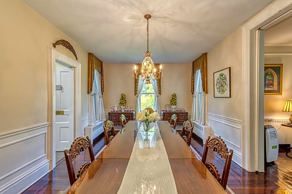 Monroe Manor Inn