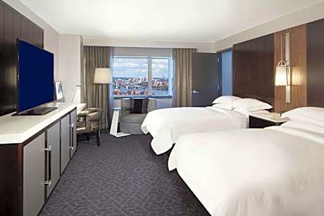 Double Room with Two Double Beds and River View - High Floor