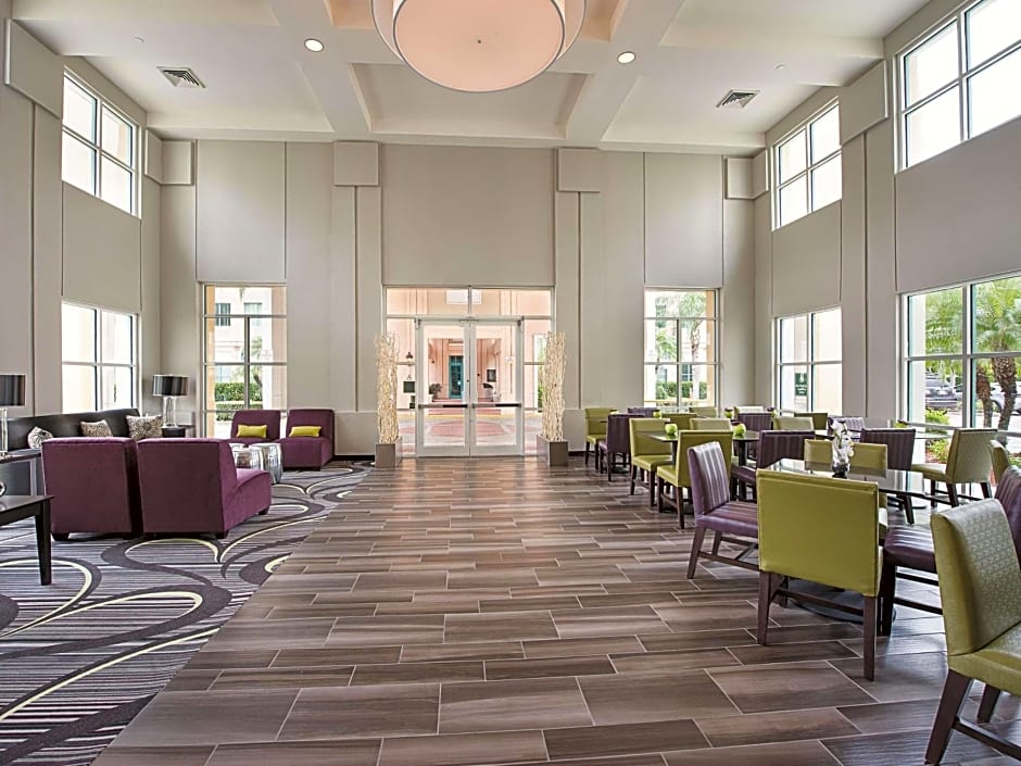 La Quinta Inn Suites by Wyndham Plantation At Southwest 6th Street