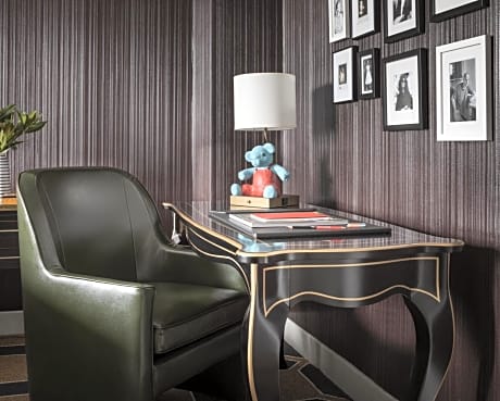 Graduate Junior King Suite - Hearing Accessible