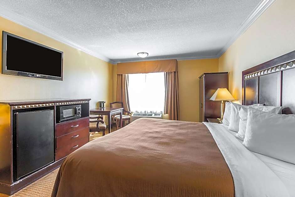 Quality Inn & Suites Bell Gardens-Los Angeles