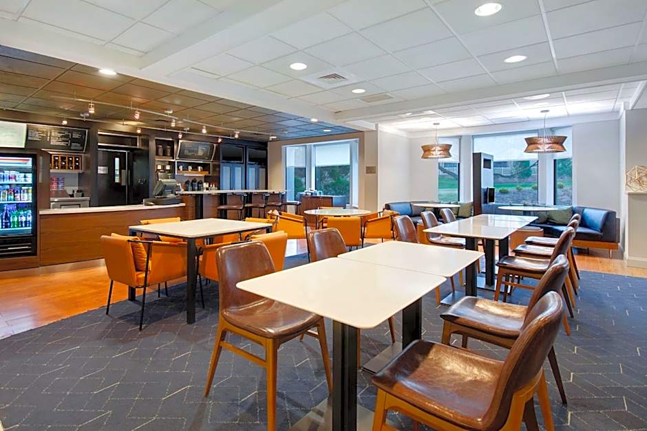 Courtyard by Marriott State College