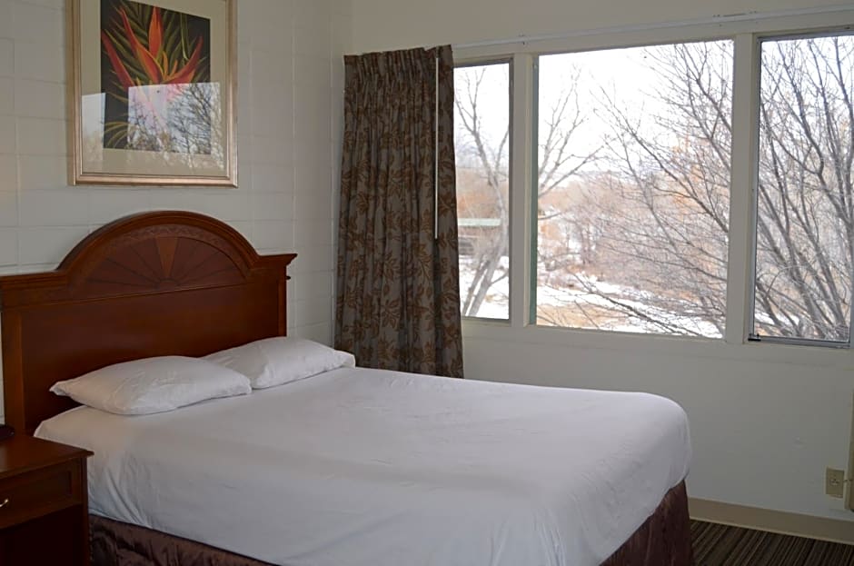 Holiday Lodge Motel